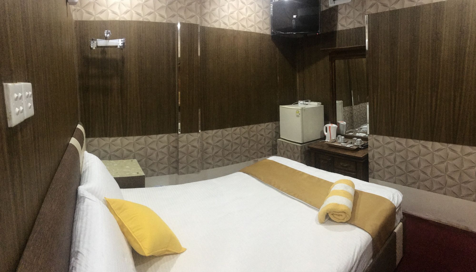 Oyo 112 Al Manaal Residency Hotel Kolombo Bagian luar foto
