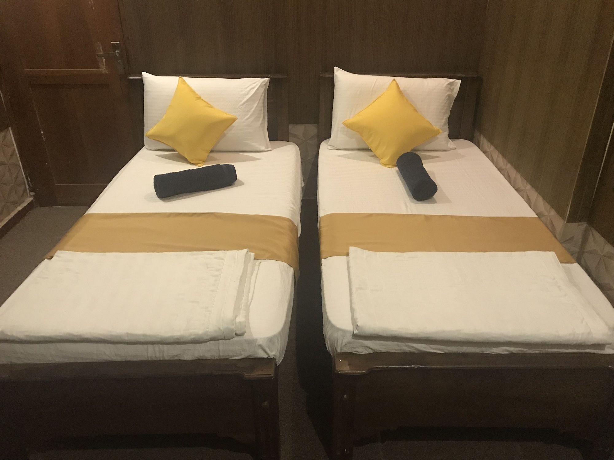 Oyo 112 Al Manaal Residency Hotel Kolombo Bagian luar foto